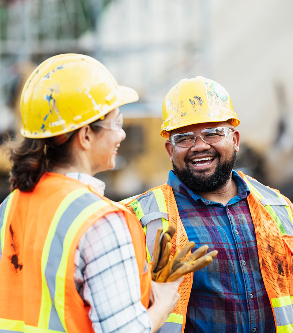 2 workers talking